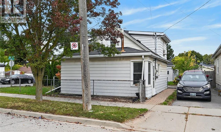 747 Rennie Street