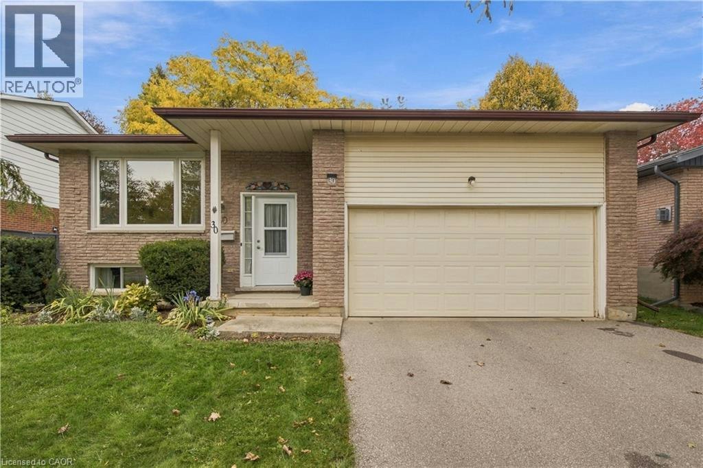 30 Carlyle Place, Kitchener, ON, N2P 1R6