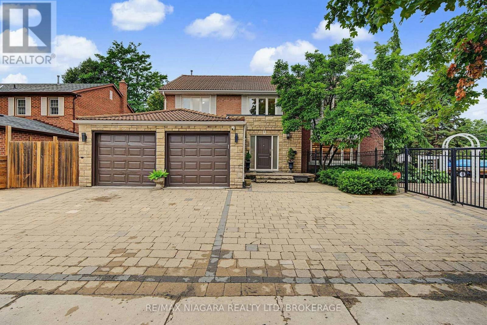 2 Aitken Circle, Markham, ON, L3R 7K6