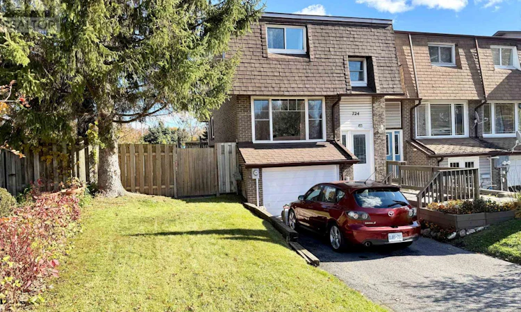 724 Glengarry Boulevard