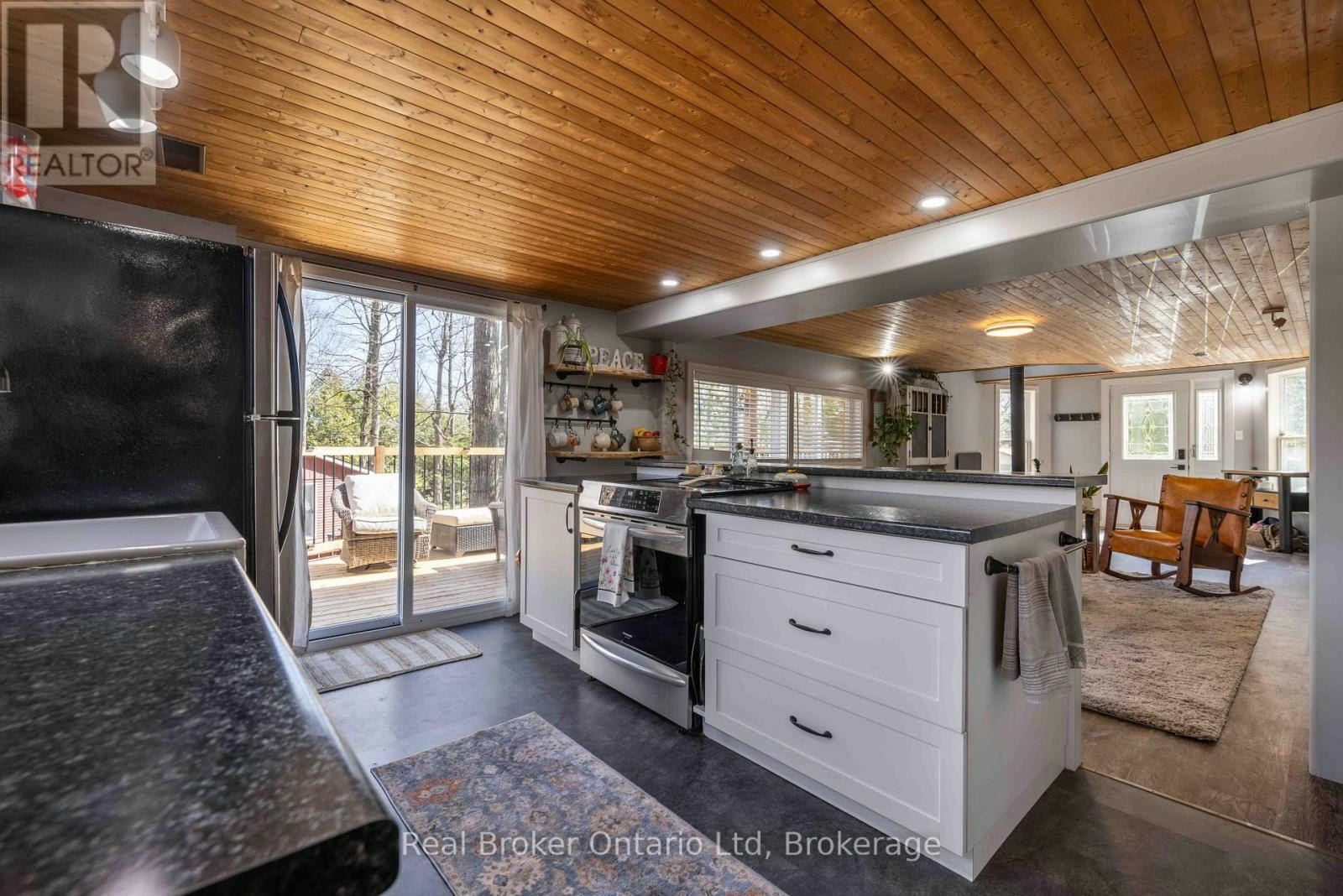 12 7th Avenue, South Bruce Peninsula, ON, N0H 2T0 - 12