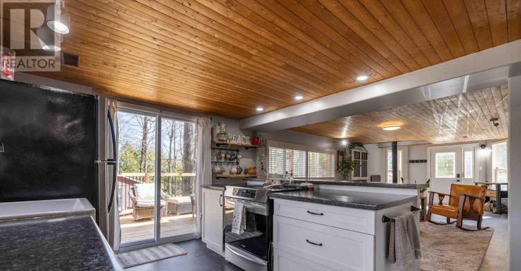 12 7th Avenue, South Bruce Peninsula, ON, N0H 2T0 - 12