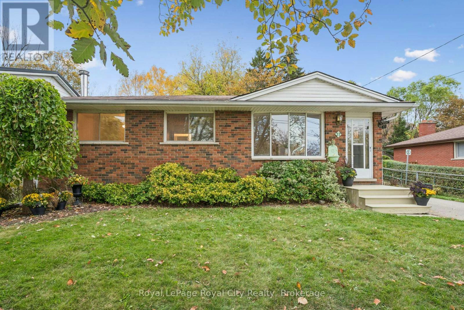 37 Kenwood Crescent, Guelph, ON, N1H 6E4