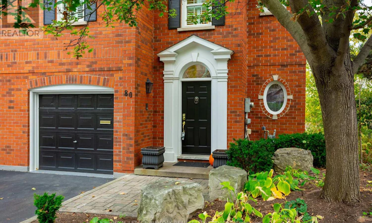 80 Fairwood Place W