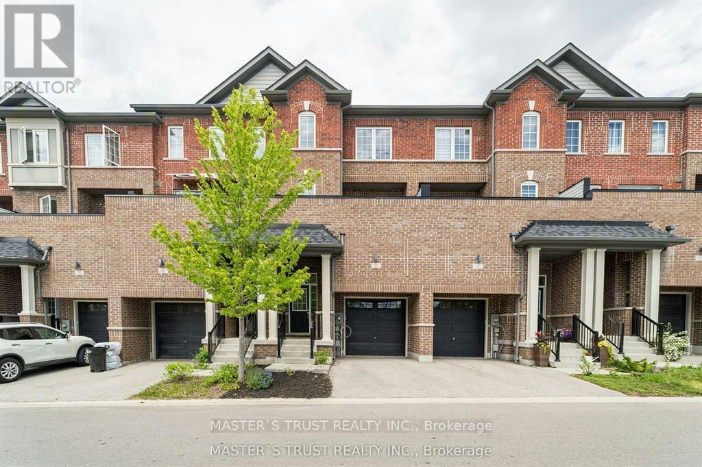183 Harding Park Street, Newmarket, ON, L3Y 0E3