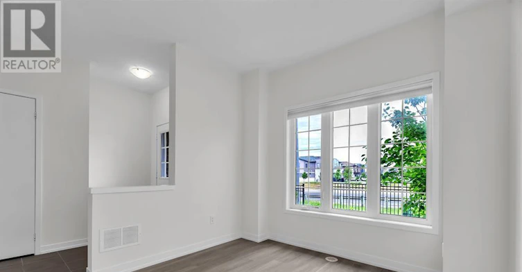 183 Harding Park Street, Newmarket, ON, L3Y 0E3 - 6