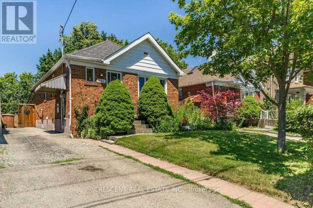 982 Briar Hill Avenue, Toronto, ON, M6B 1M3