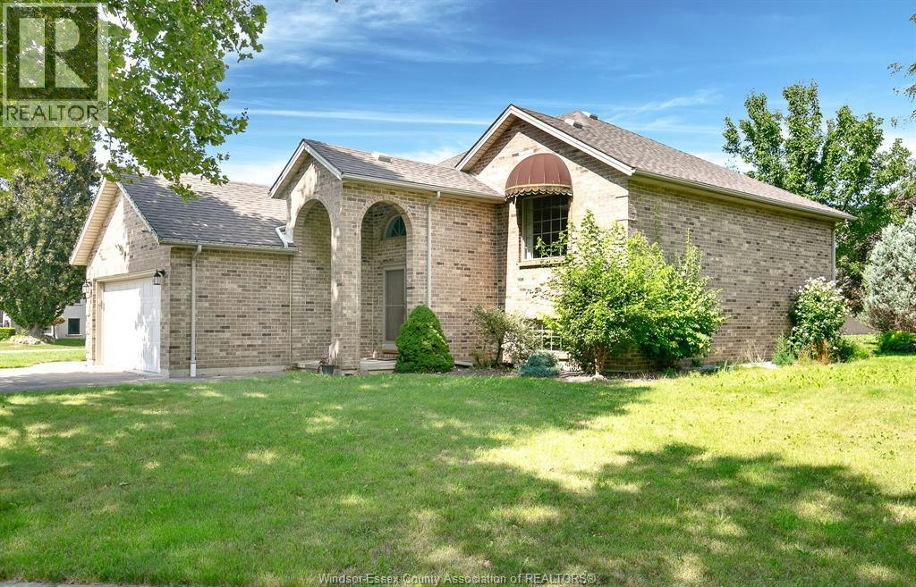 938 Imperial, Windsor, ON, N9G 2T2