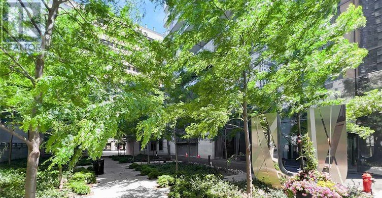 3203-65 St Mary Street, Toronto, ON, M5S 0A6 - 14