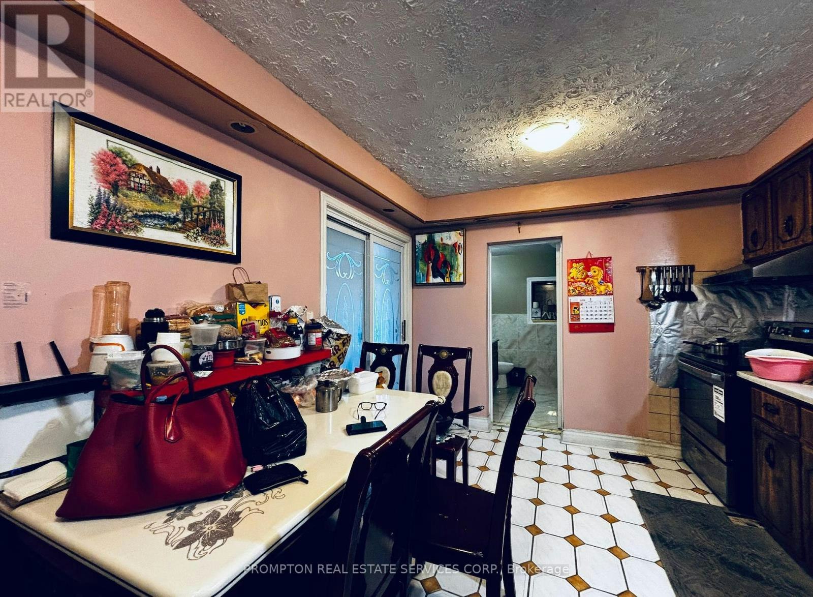 250 Markham Street, Toronto, ON, M6J 2G6 - 7