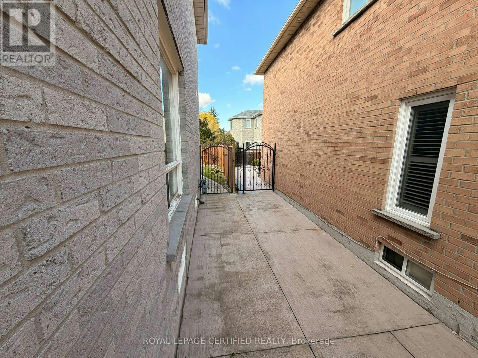 1561 Wintergrove Gardens, Mississauga, ON, L5M 3Z9 - 9
