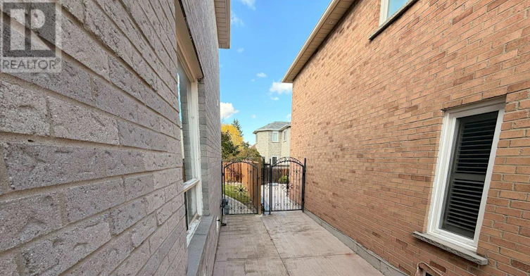 1561 Wintergrove Gardens, Mississauga, ON, L5M 3Z9 - 9