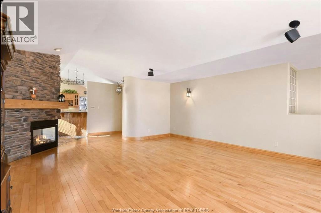 UPPER-555 Revland Drive, Tecumseh, ON, N8N 4T2 - 3
