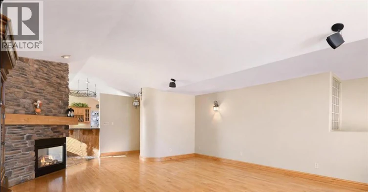 UPPER-555 Revland Drive, Tecumseh, ON, N8N 4T2 - 3