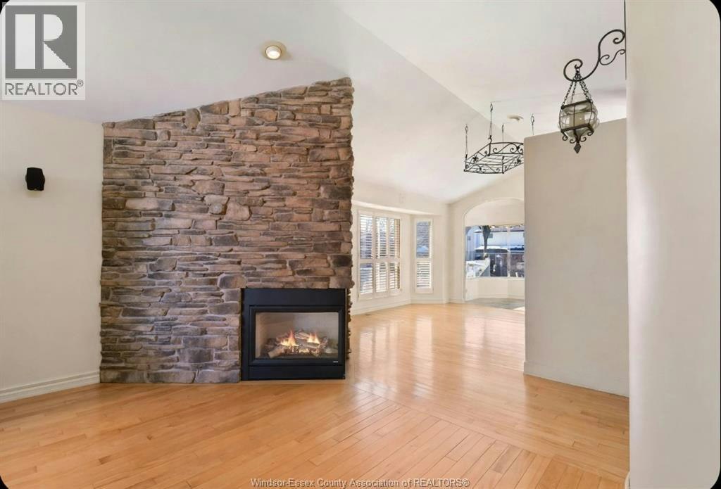 UPPER-555 Revland Drive, Tecumseh, ON, N8N 4T2 - 4