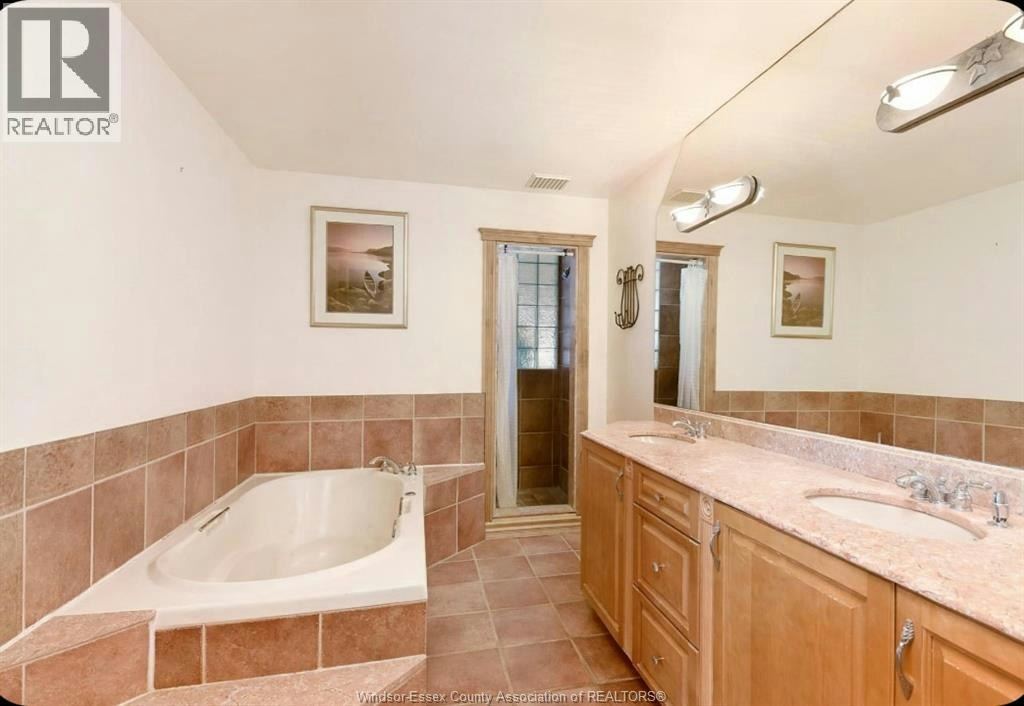 UPPER-555 Revland Drive, Tecumseh, ON, N8N 4T2 - 12