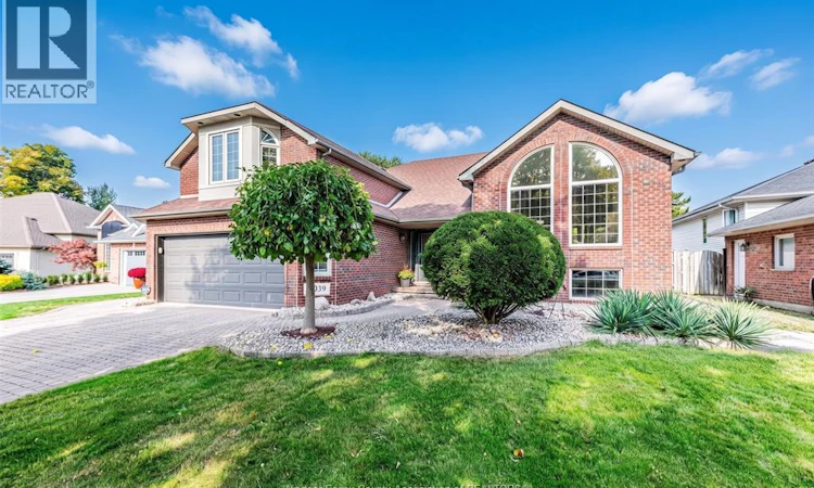 5929 Rosewood Crescent
