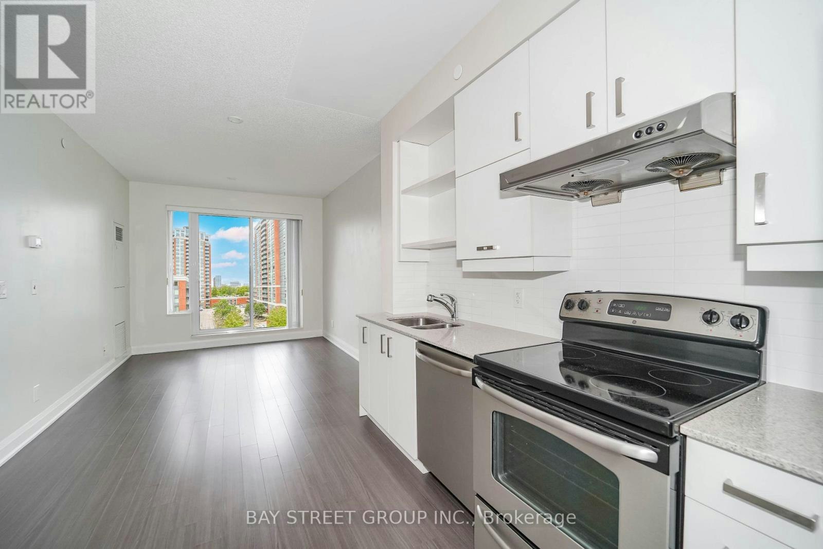 601-8228 Birchmount Road, Markham, ON, L3R 1A6 - 3