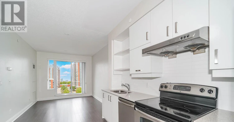 601-8228 Birchmount Road, Markham, ON, L3R 1A6 - 3