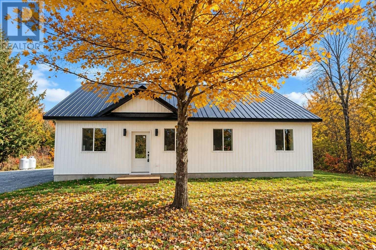 5498 Hinchinbrooke Road, South Frontenac, ON, K0H 2W0