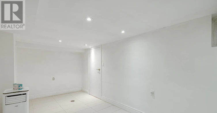 43 Craydon Avenue, Toronto, ON, M6M 2C8 - 36
