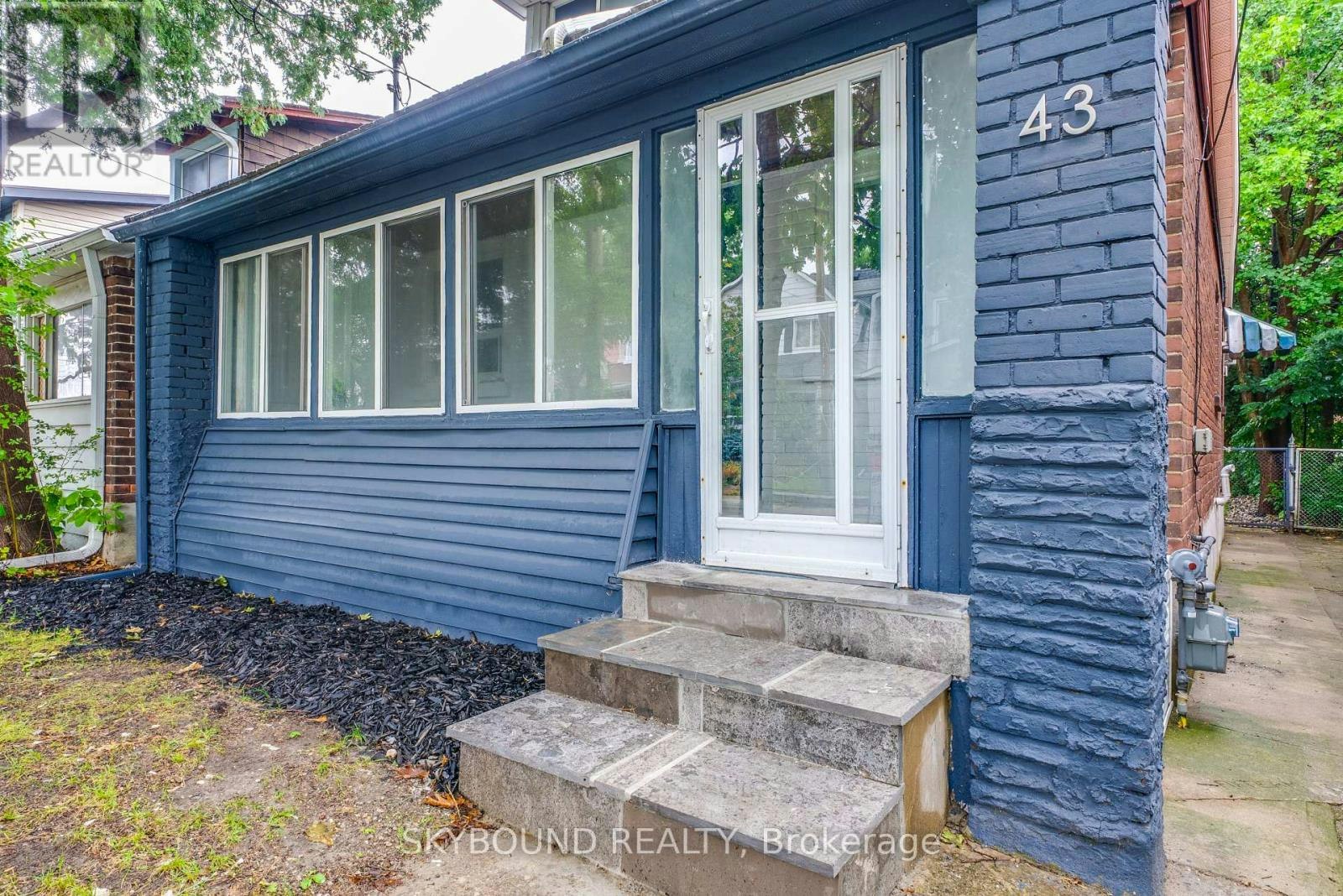 43 Craydon Avenue, Toronto, ON, M6M 2C8 - 2