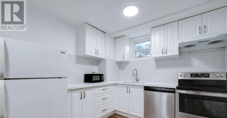 43 Craydon Avenue, Toronto, ON, M6M 2C8 - 12