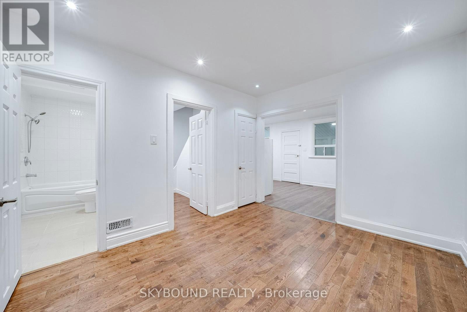 43 Craydon Avenue, Toronto, ON, M6M 2C8 - 9