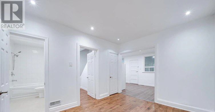 43 Craydon Avenue, Toronto, ON, M6M 2C8 - 9
