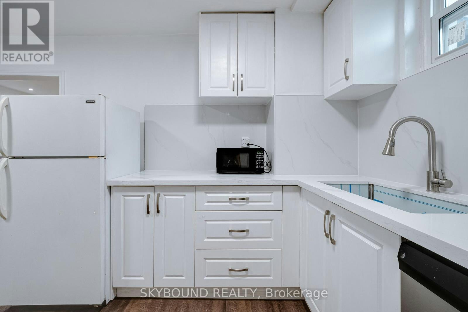 43 Craydon Avenue, Toronto, ON, M6M 2C8 - 7