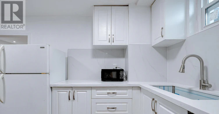 43 Craydon Avenue, Toronto, ON, M6M 2C8 - 7