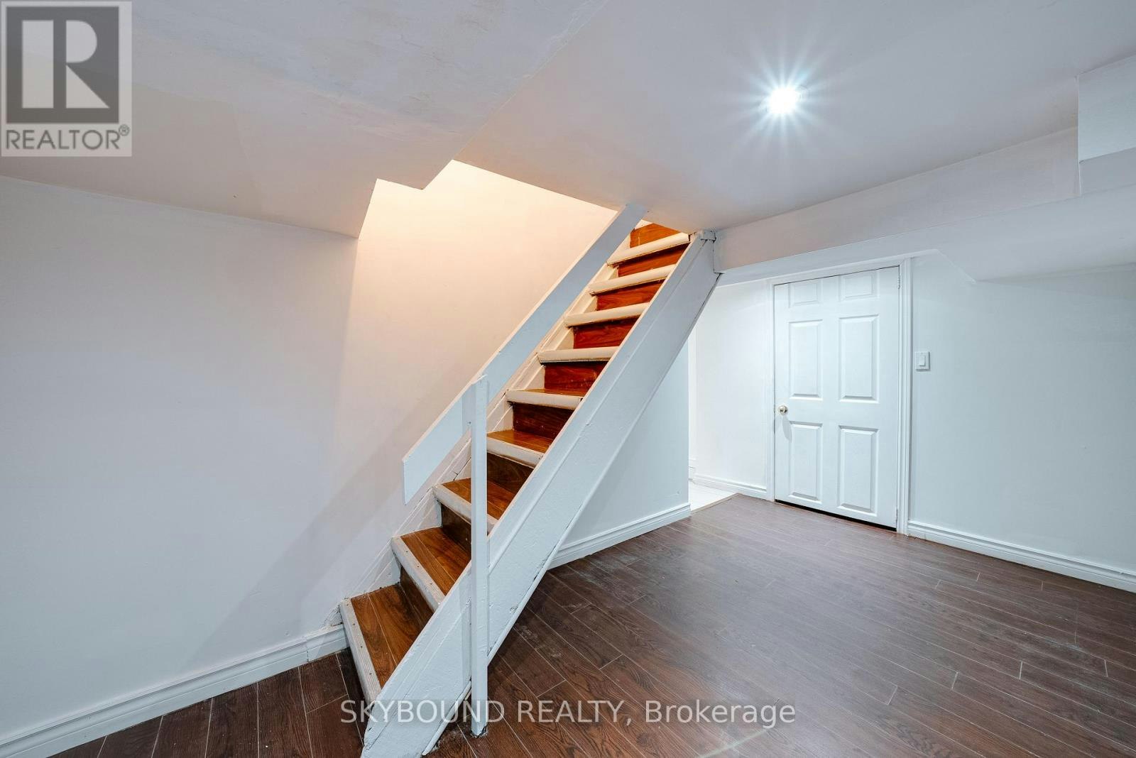 43 Craydon Avenue, Toronto, ON, M6M 2C8 - 32