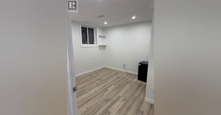 32 Orchid Crescent, Kitchener, ON, N2E 3N3 - 4