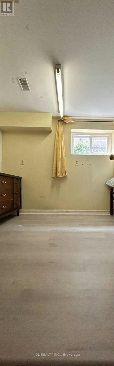 MASTERBEDROOM WALKOUTBSMT-186 Wilfred Ave Avenue, Toronto, ON, M2N 5C9
