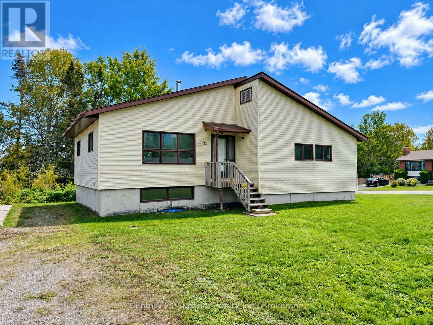 21 East Grove Crescent, Terrace Bay, ON, P0T 2W0