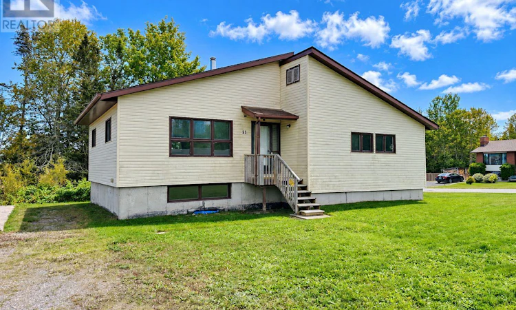 21 East Grove Crescent