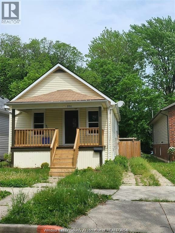 990 Bridge Avenue, Windsor, ON, N9B 2N1 - 2