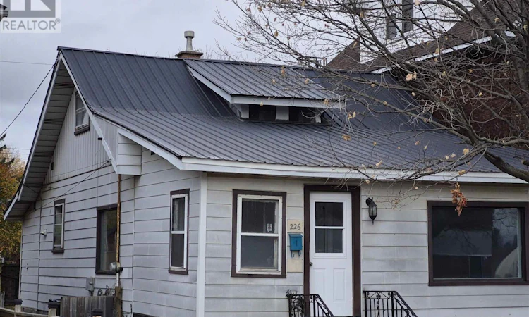 226 Albert Street W