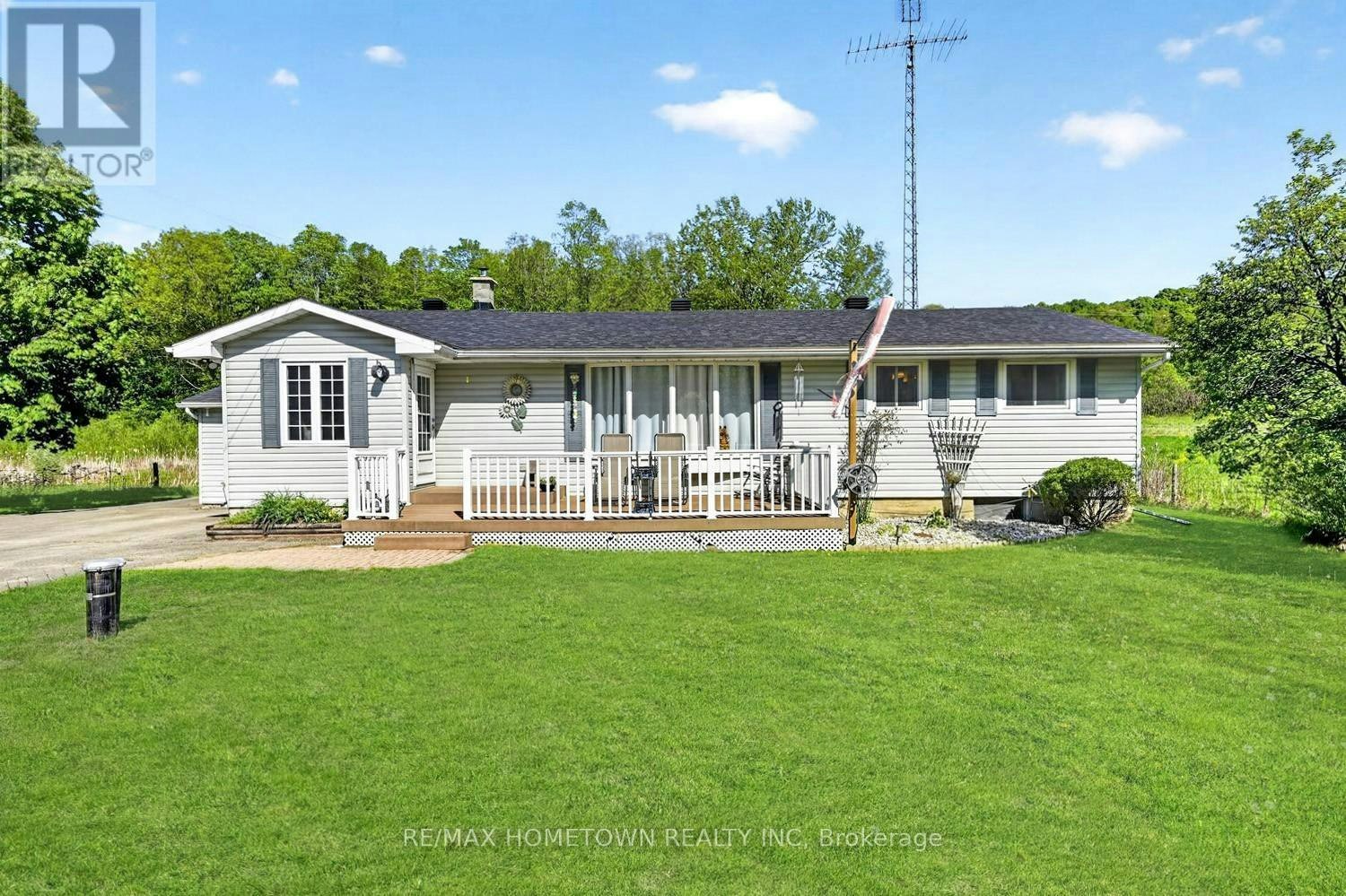 1404 Hallecks Road E, Elizabethtown, ON, K6V 5T3
