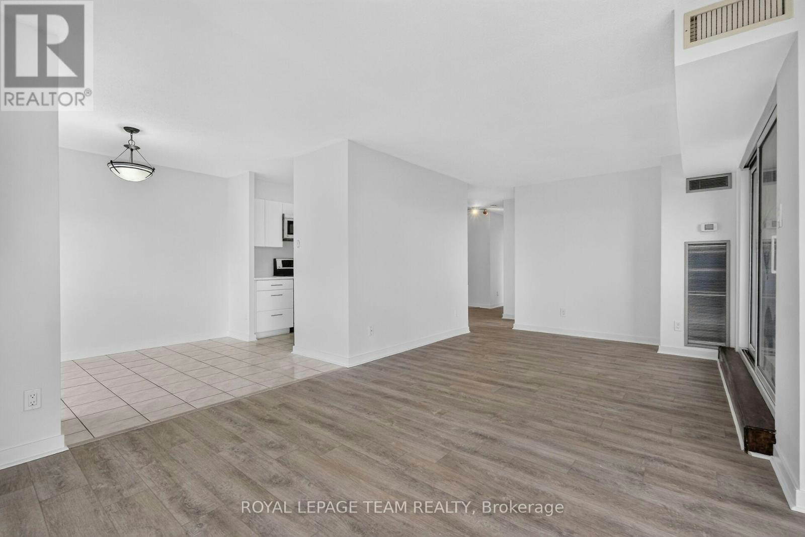 104-545 St Laurent Boulevard, Ottawa, ON, K1K 4H9 - 7