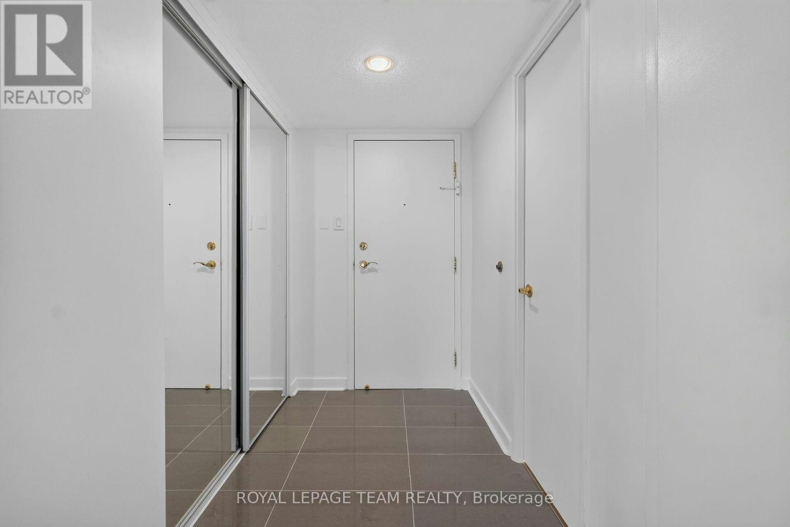 104-545 St Laurent Boulevard, Ottawa, ON, K1K 4H9 - 4