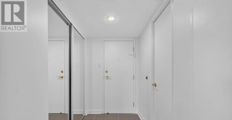 104-545 St Laurent Boulevard, Ottawa, ON, K1K 4H9 - 4