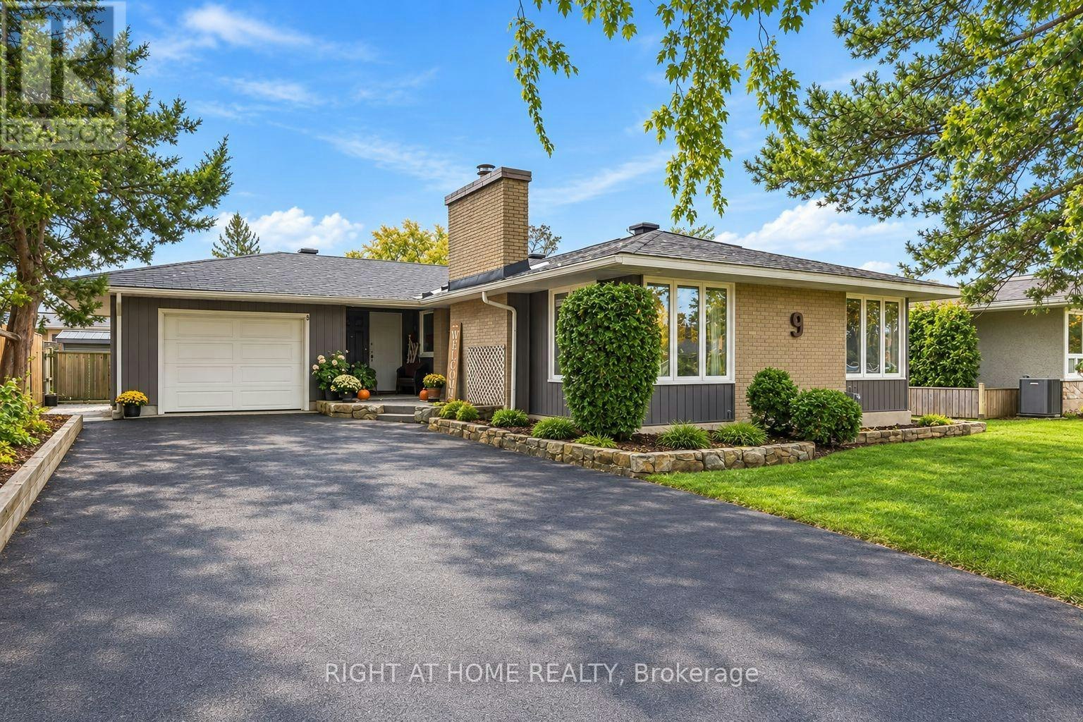 9 Laurentide Road, Ottawa, ON, K2H 6T6