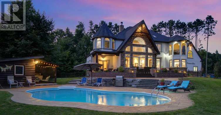 6 Pinehurst Lane, Springwater, ON, L9X 0C7