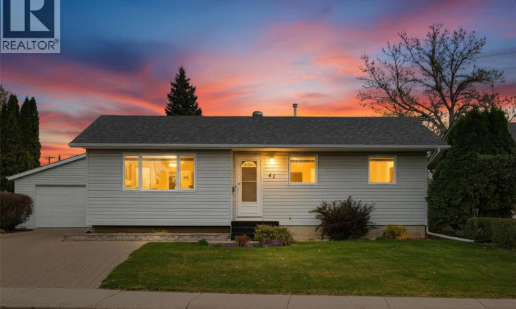 41 Arnason Crescent