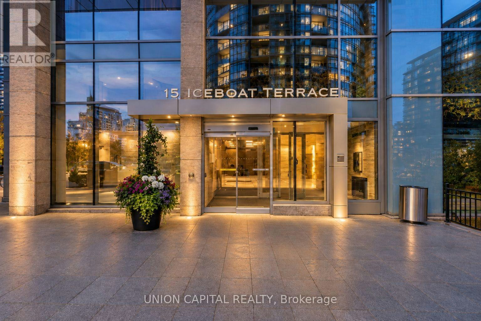 242A-15 Iceboat Terrace, Toronto, ON, M5V 4A5