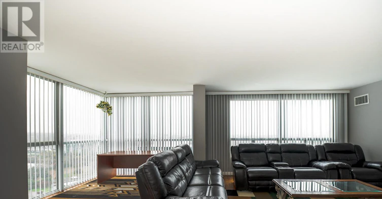 1805-5 Concorde Place, Toronto, ON, M3C 3M8 - 3