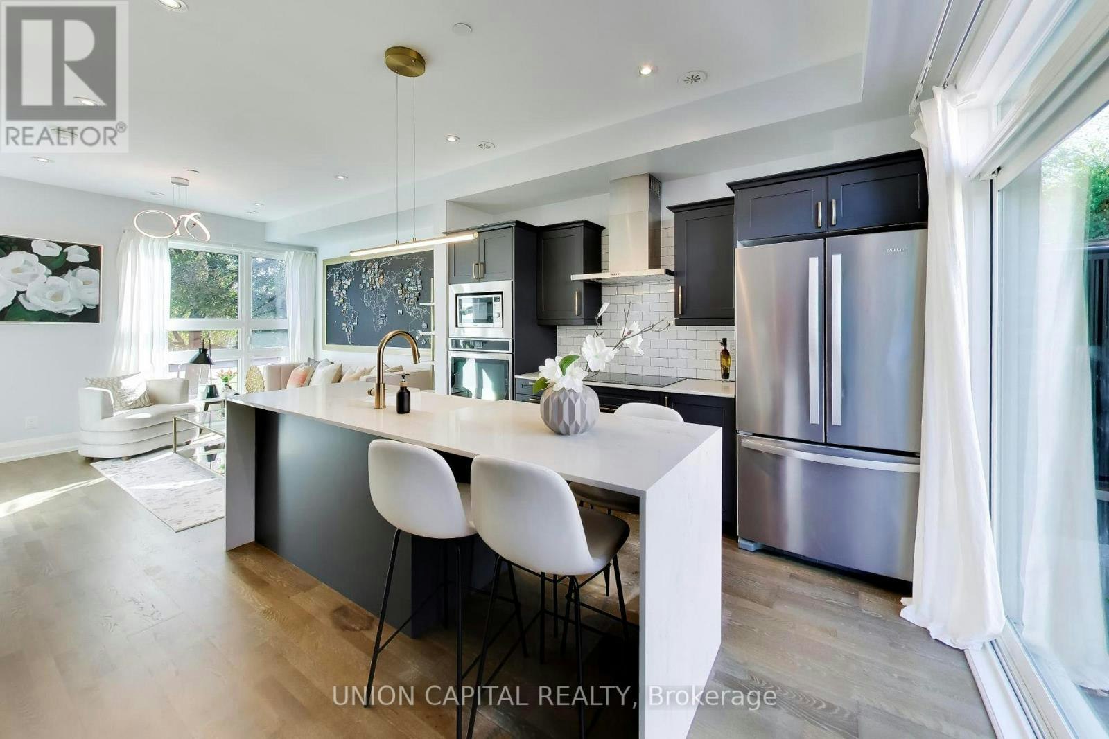 952 Dundas Street E, Toronto, ON, M4M 1R3