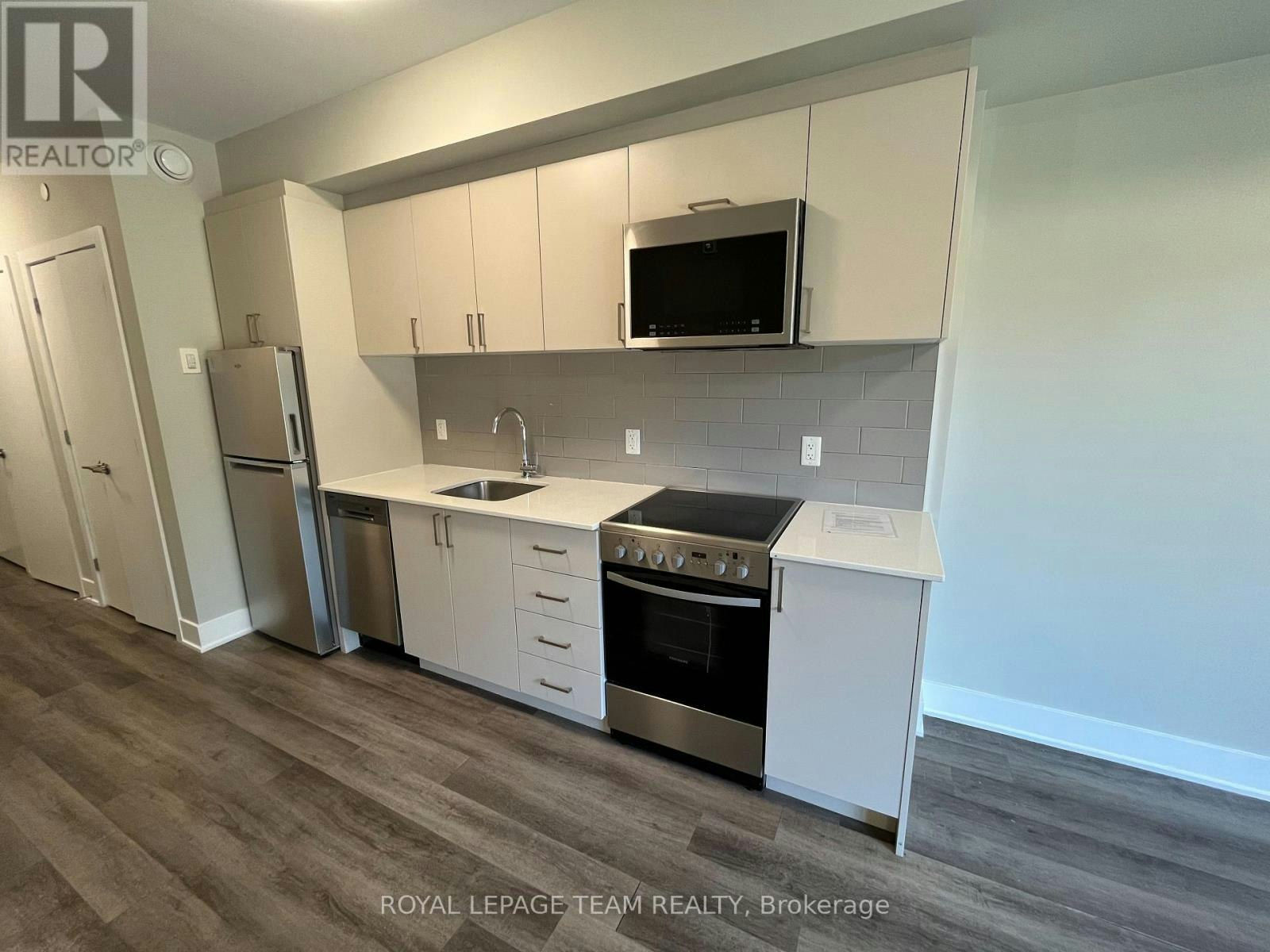 204-1295 Summerville Avenue, Ottawa, ON, K1Z 8G7 - 4