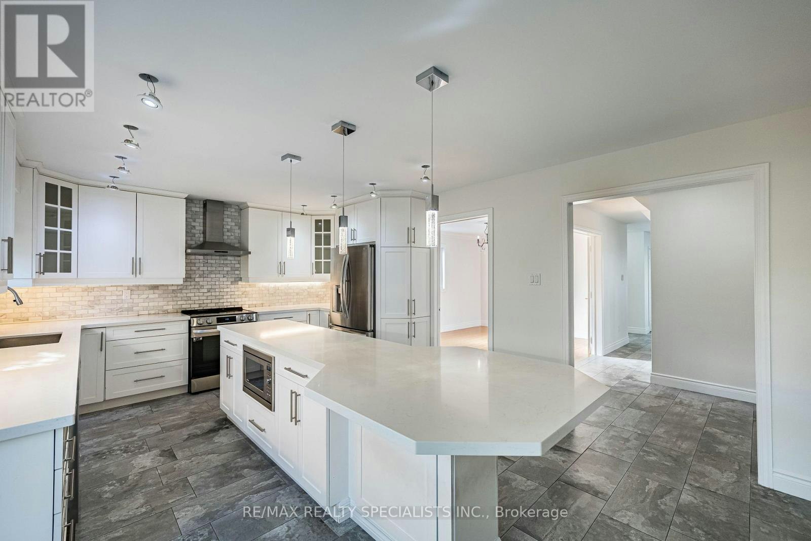 MAIN & 2ND-3166 Shadetree Drive, Mississauga, ON, L5N 6P3 - 15